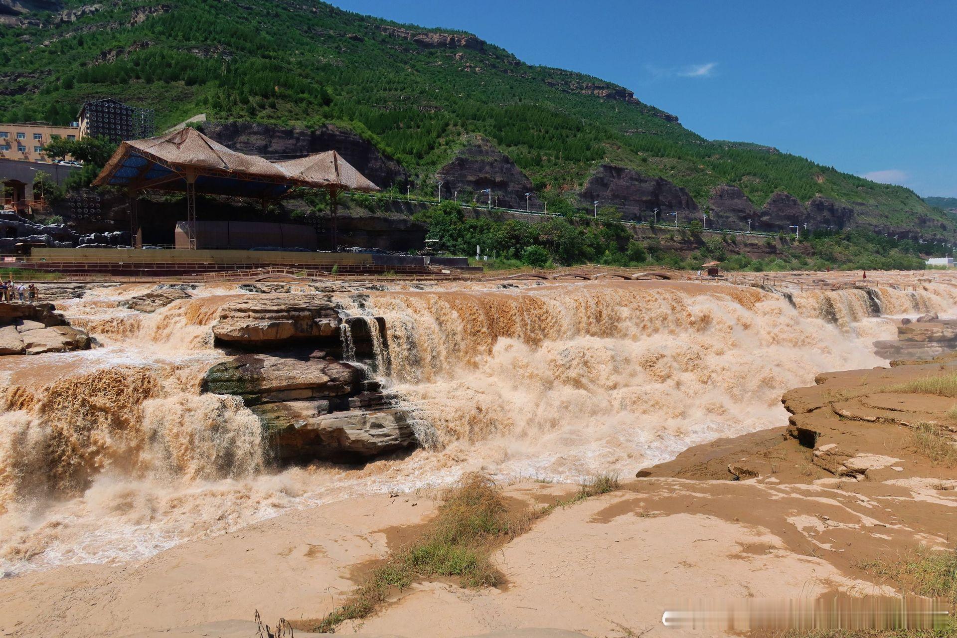 向北奔赴陕北夏日秘境✨打卡金延安感受红色人文底蕴，壶口瀑布奔腾壮阔，乾坤湾九曲黄