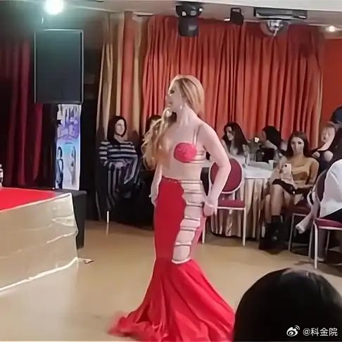 《这一跳全场看呆，千万别眨眼！》播放量：4.7万点赞量：425网页链接