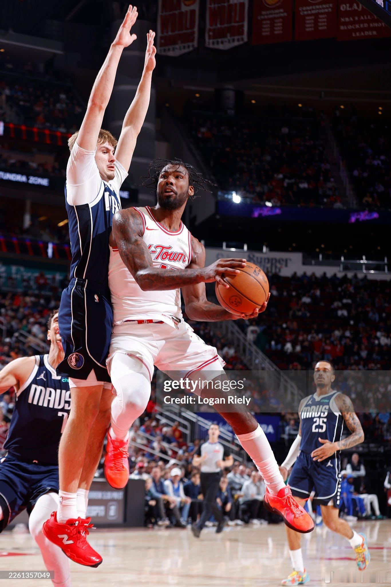MFFL 来自Shams的消息。伊森￼与火箭完成续约，5年8150万。湖人交易得