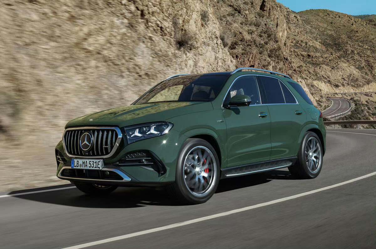 全新奔驰GLE&GLS，很老派的等宽连体尾灯，但中间貌似没有发光单元我与汽车的日