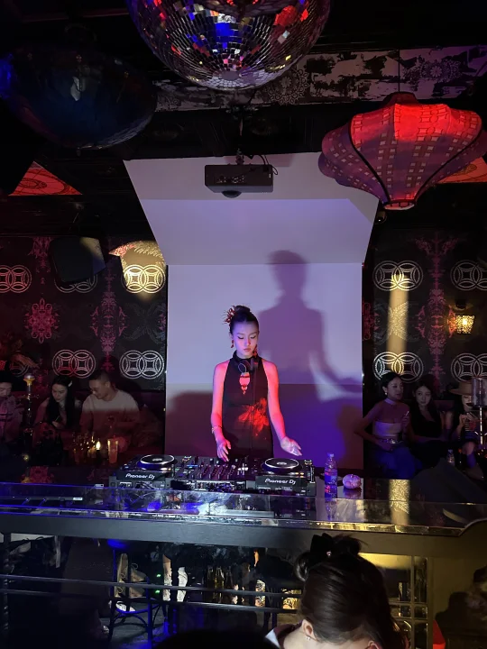成都人的夜生活已经next level了。。。。。。