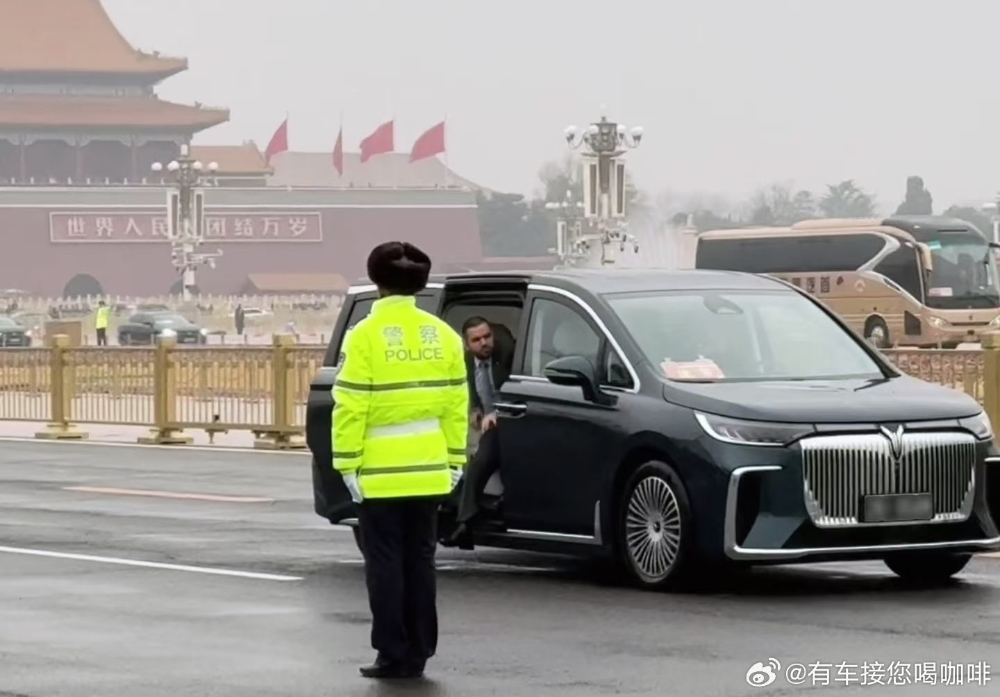 2026年3月初，一年一度的全国两会如期而至。作为央企高端新能源品牌，岚图汽车在