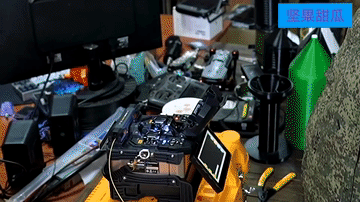 技术可以公布了，俄军无人机维修中心专家大方的展示科技设备，里面有俄军现在的法宝—