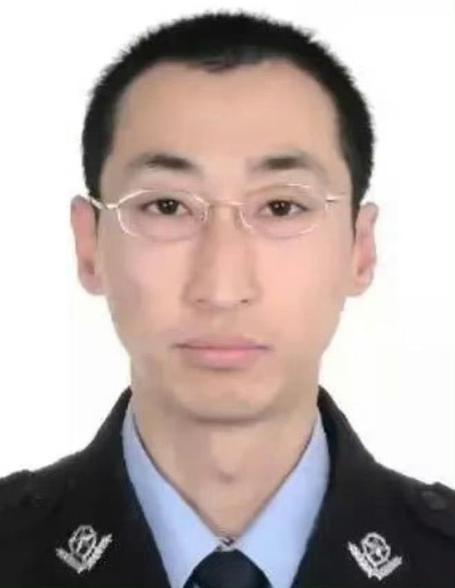 禁毒英烈王鑫，2015年3月，在抓捕贩毒嫌疑人过程中，为避免伤及群众和战友，不顾