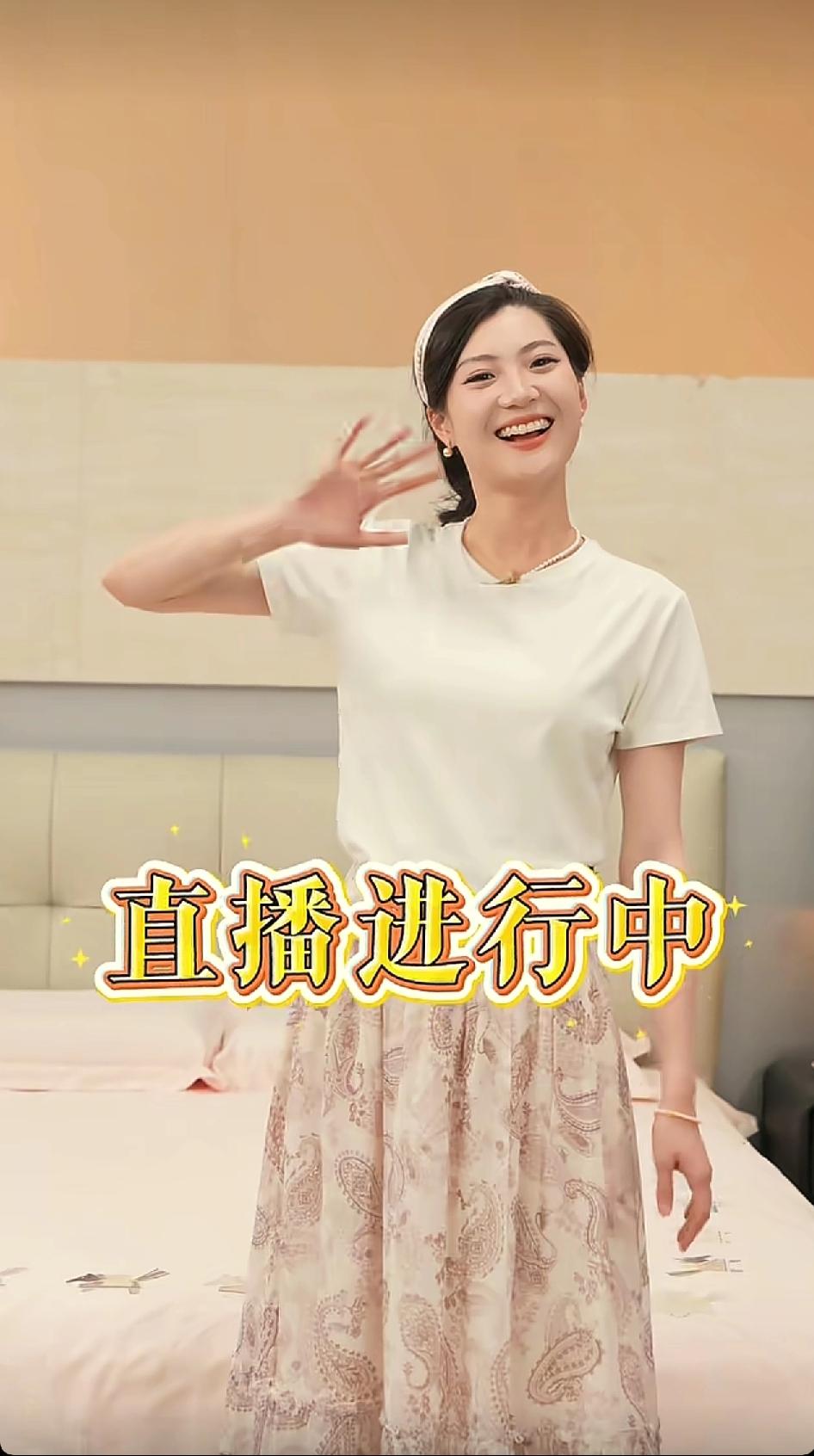 广州家博会，与辉同行再次迎来和老东家的对决，两边发布海报的时候，还以为是一次强强