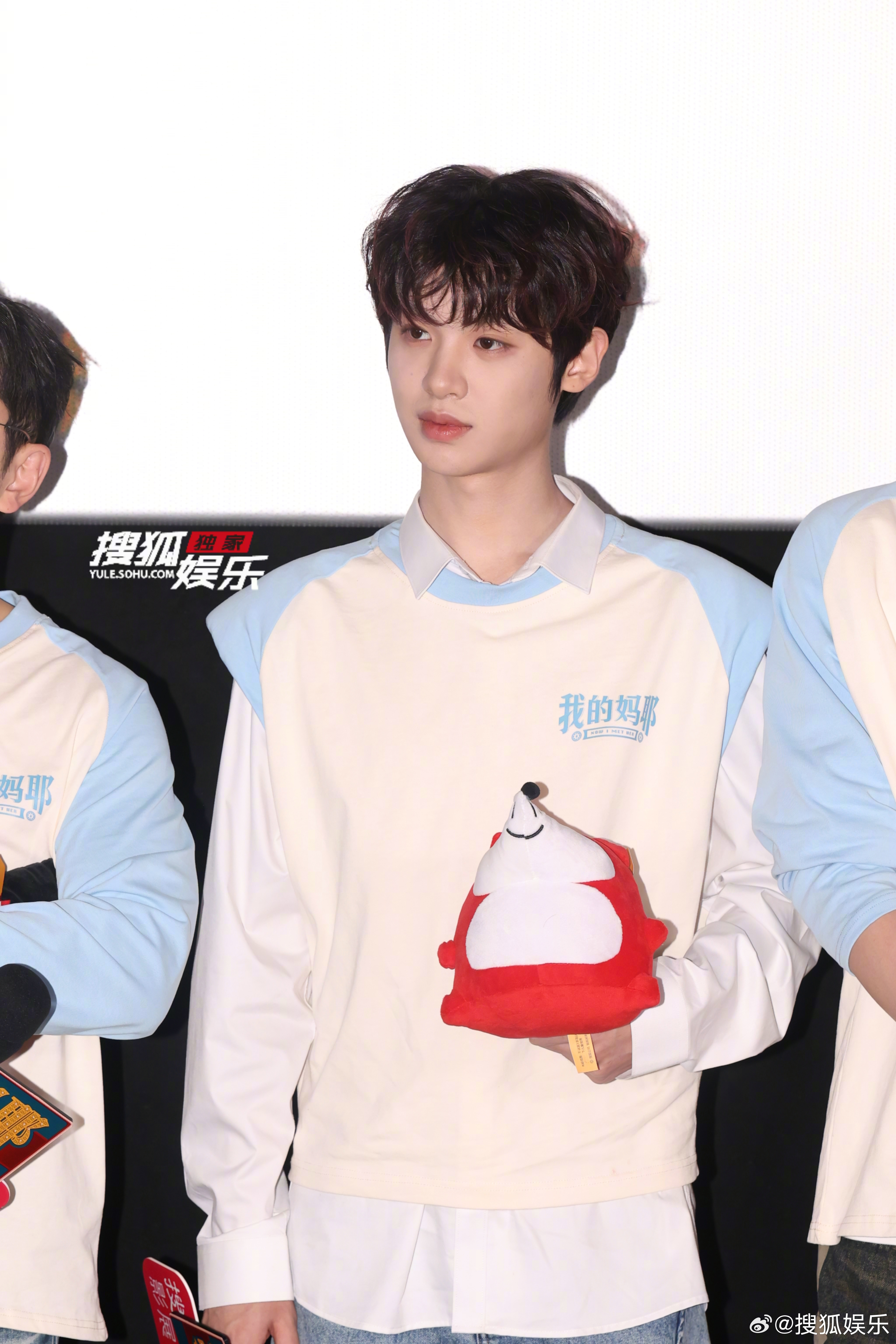 来一组黄明昊搜狐视频影展 生图，好乖的小贾弟弟～电影我的妈耶     黄明昊花环