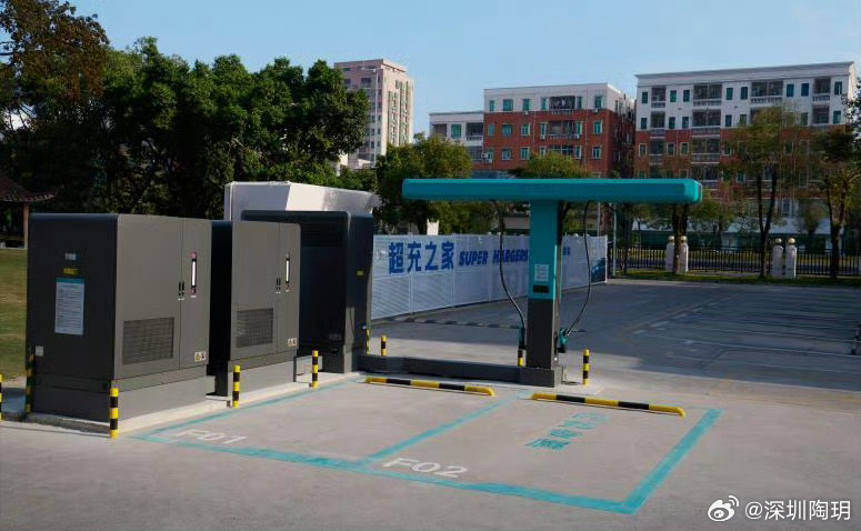 加油站的对手来了！比亚迪王传福提出的“闪充中国战略”，宣布年底前建20000座闪