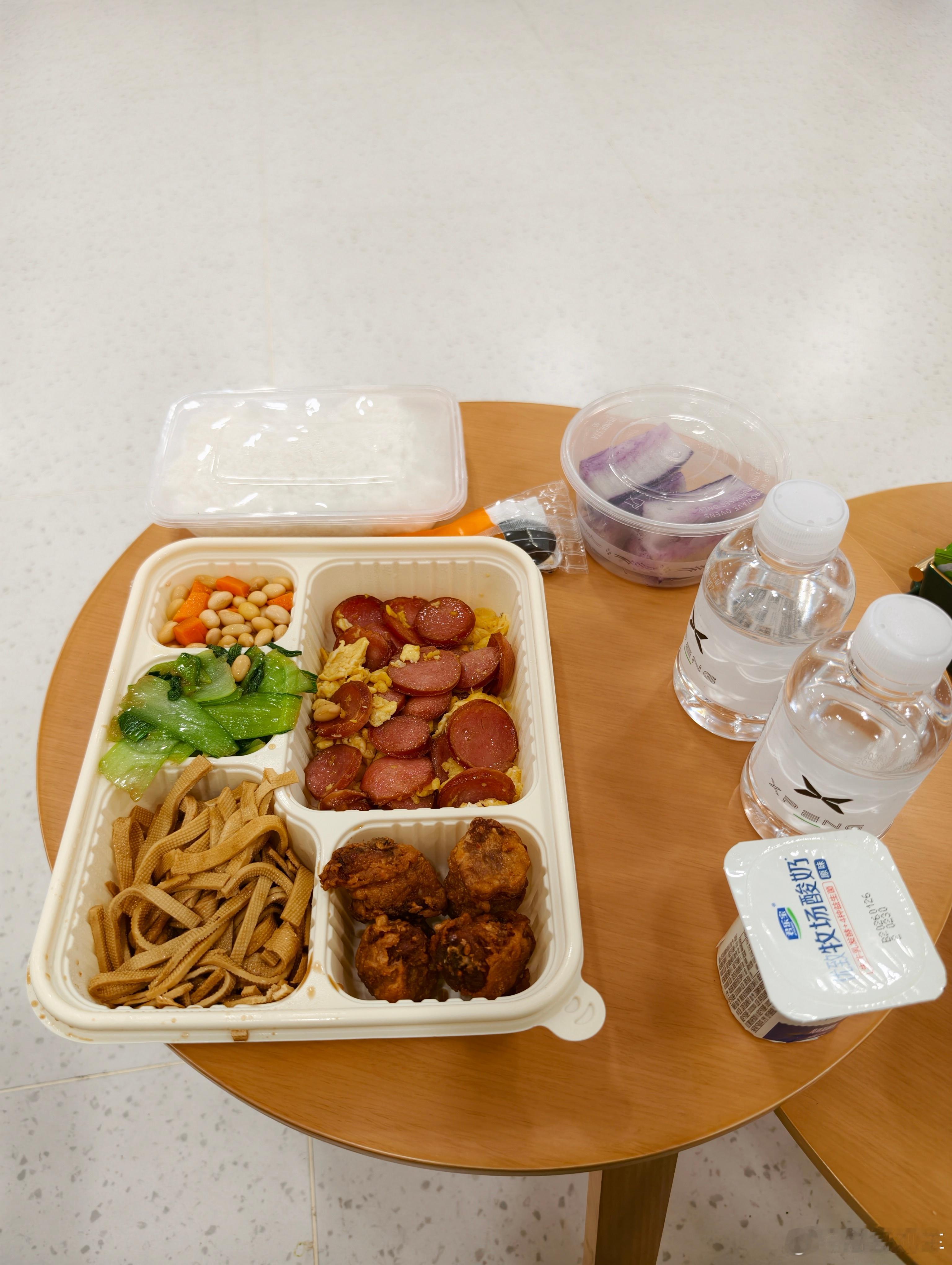 小鹏汽车又吃上鹏仔的饭了 