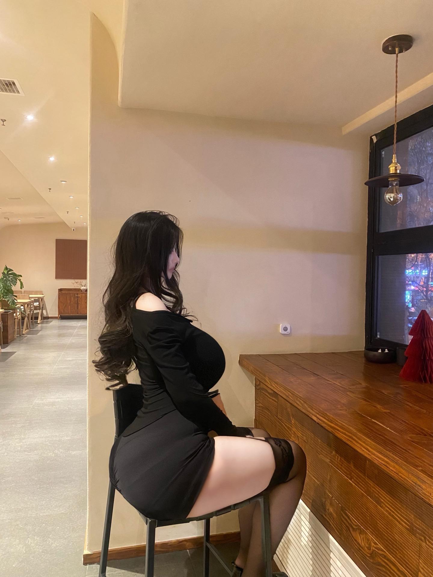 人与人之间的滤镜无非是一双偏爱的眼睛。