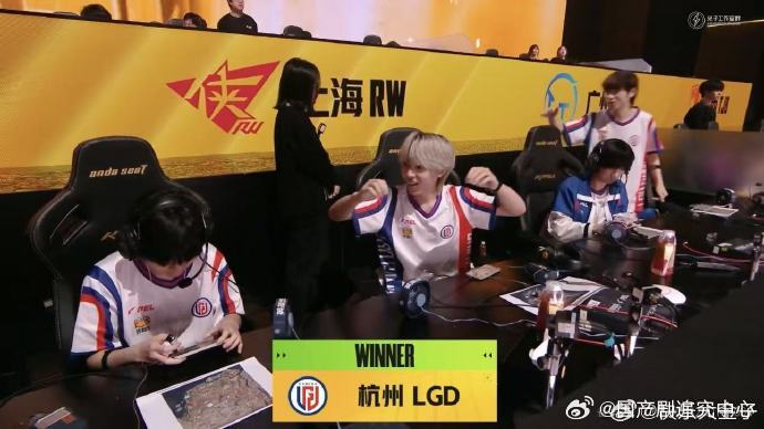 LGD天三连暴走极限吃鸡LGD天三连暴走极限吃鸡真的超燃🔥，团队配合十分默契?