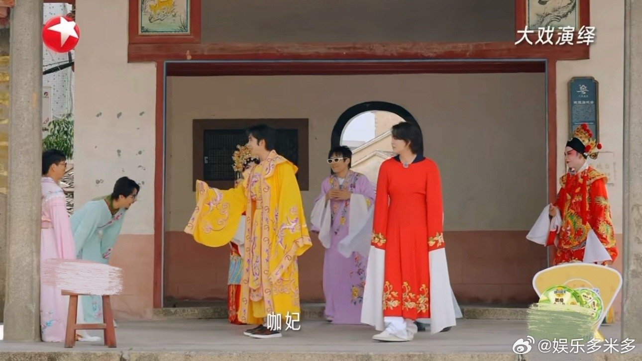 于适被火星电台赐名咖妃 于适的反差感太会了！穿皇帝戏服和火星电台开演封妃，卡壳想