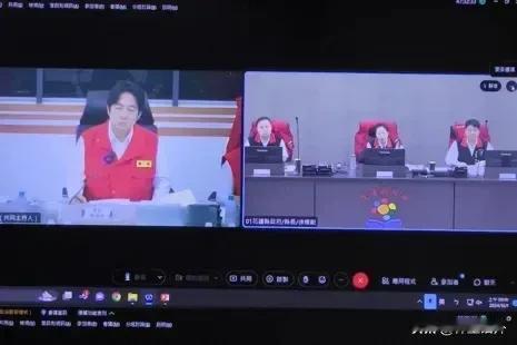 谁又把赖清德坑了，丢了大人！
由于台风来袭，赖清德假模假式去救灾中心连线，针对花