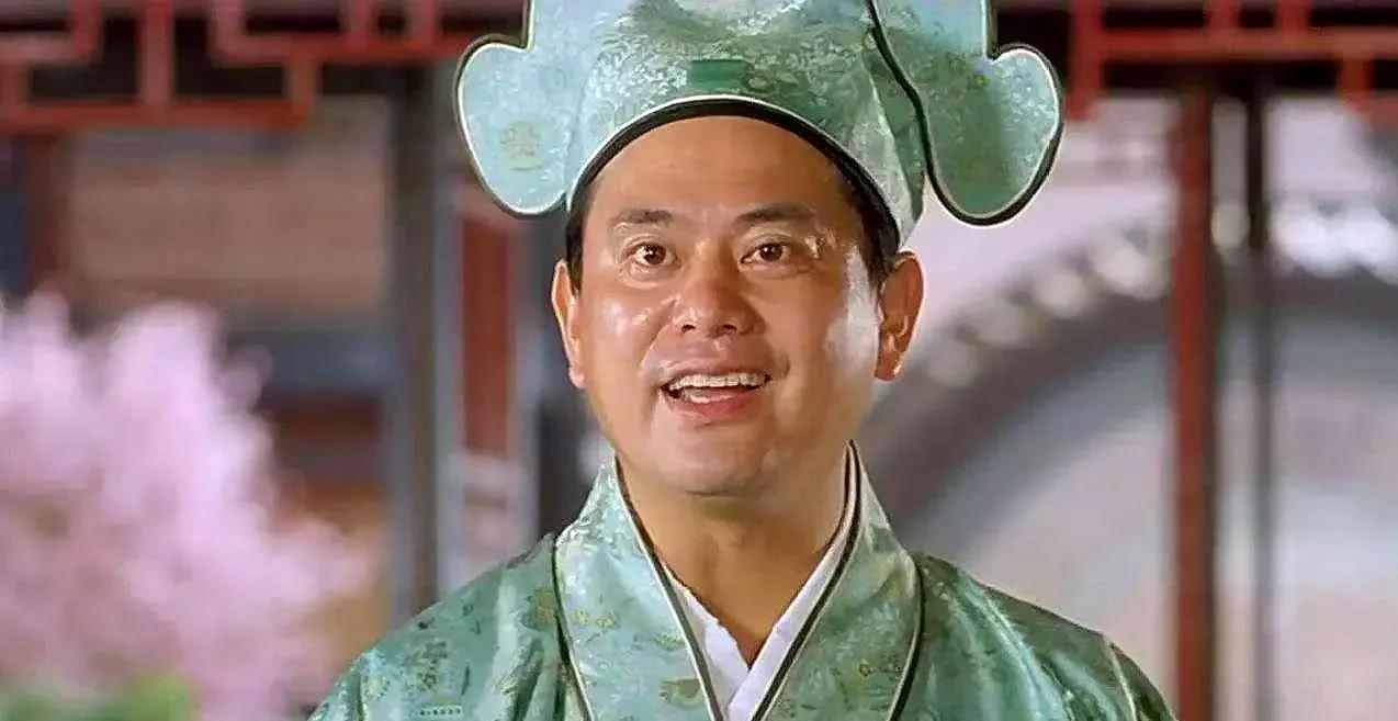 1975年，陈百祥开制衣厂赚到千万身家，他一口气买了五辆豪车，然后对好朋友谭咏麟