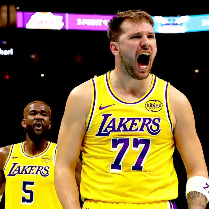 今天的湖人把划船不用桨，赢球就会浪这句话贯彻的十分的彻底..[允悲]首先必然是东