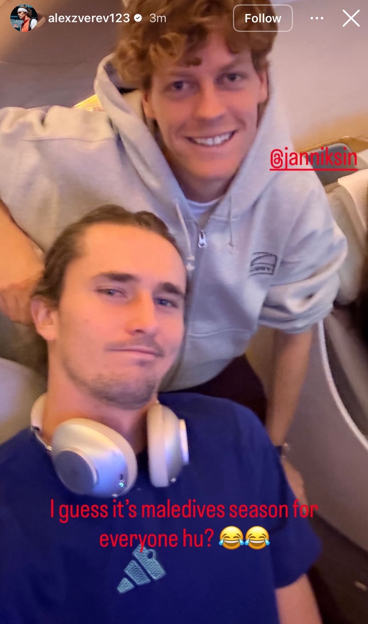 除了女球员，开始休假的男球员也都纷纷奔向马尔代夫。辛纳与兹维列夫竟然同一个航班飞