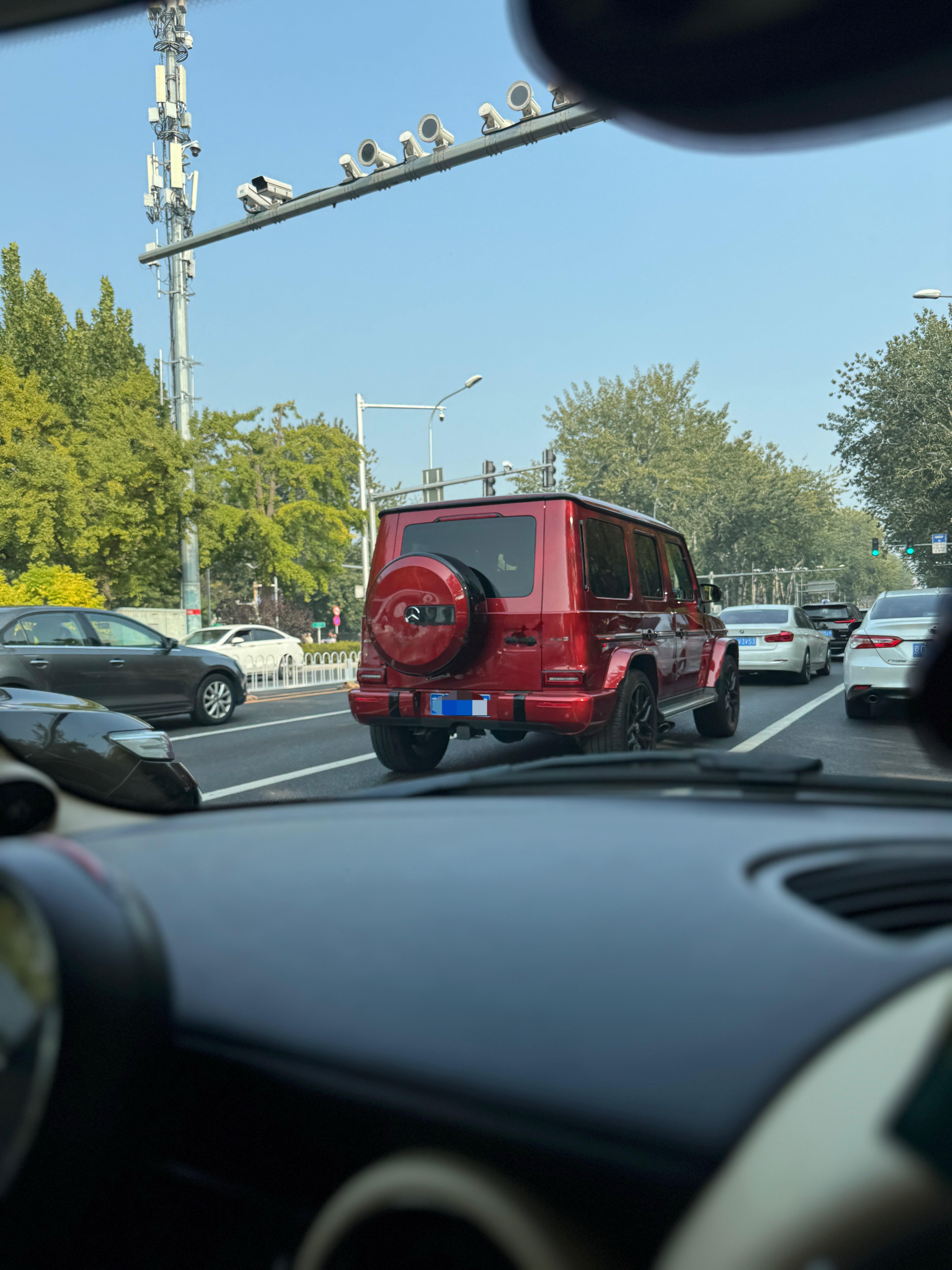 好喜欢这台红色的大G啊[色]梦想家ALI  ​​​