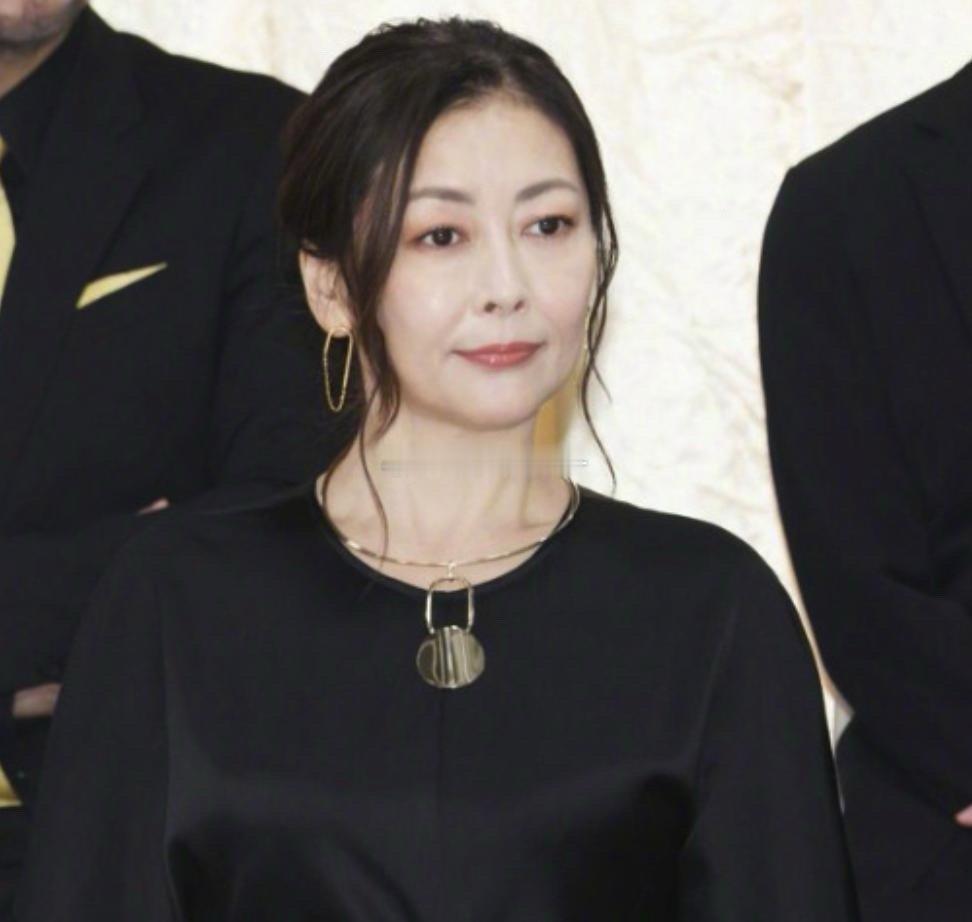 日本知名女星中山美穗，一小时前才宣布取消演唱会，一小时后就被发现死于浴缸内，如果
