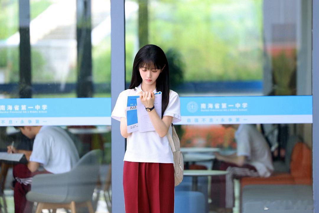 天才女友原著女主没有被孤立重读原著的时候依旧很喜欢林知夏，尤其小学初中的段落特别