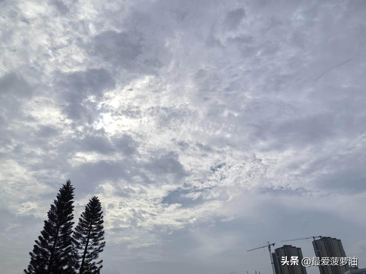 广东“龙舟水”首日遭遇暴雨！

昨天（21日），广东正式进入加长版龙舟水（5月2