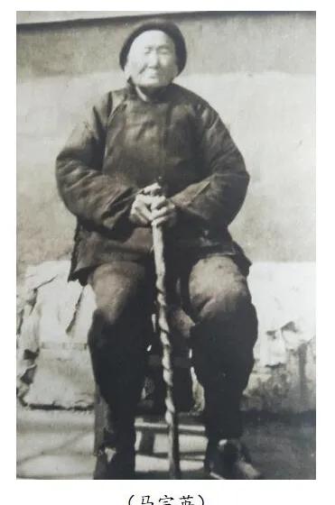 1941年，一位老妇人请“汉奸”侄子吃饭，突然压低声音道“孩子，给我弄300发子