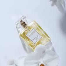 美女经济遇冷，感情更加理性


曾经风靡的美女经济正加速退潮，鲜花、香水、包包、