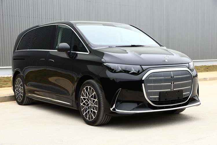 梅赛德斯-奔驰纯电MPV车型VLE完成申报：轴距3米3