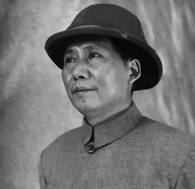 1945年8月28日下午3点37分，毛主席乘坐的飞机降落在重庆机场。

飞机舱门