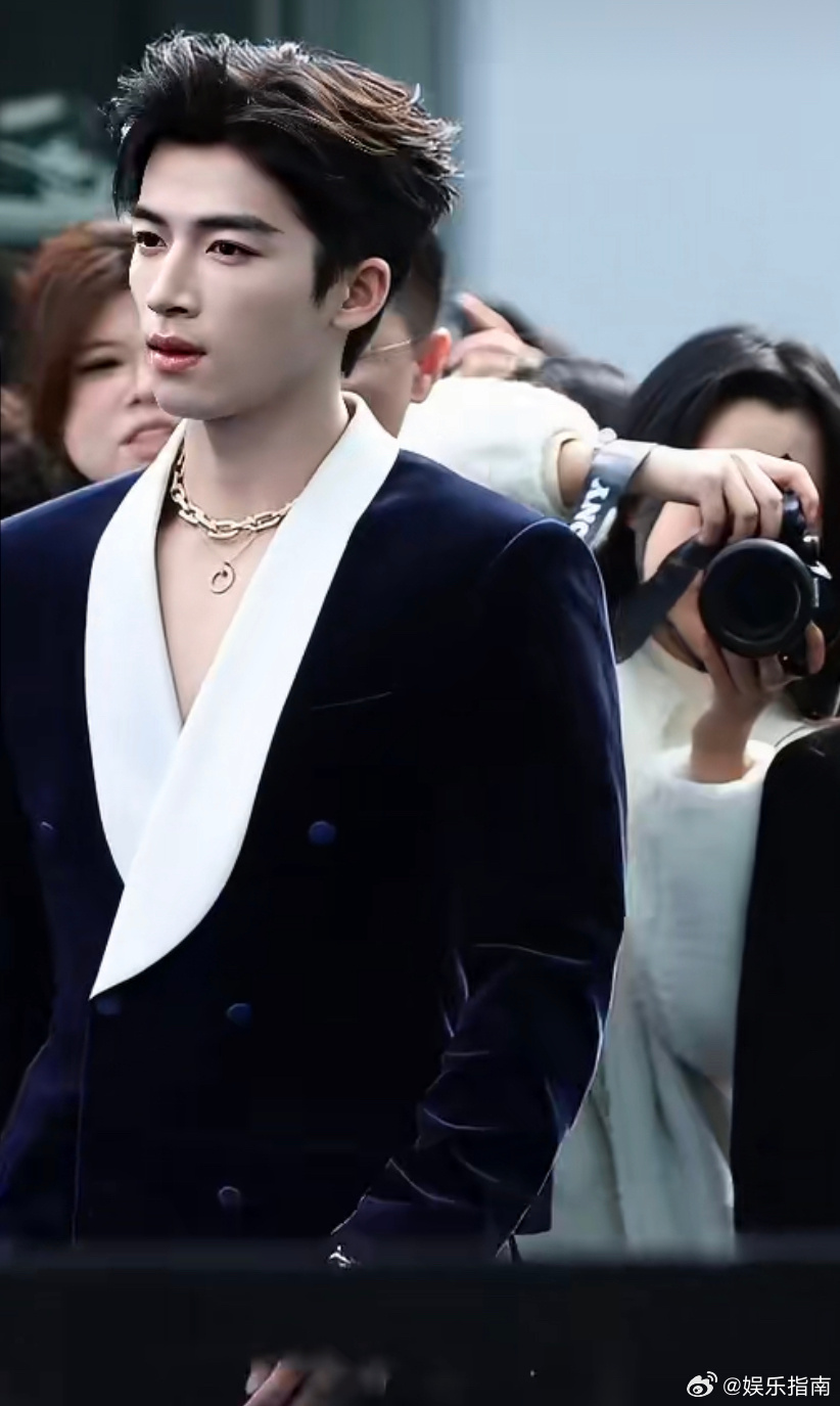 王星越蒂芙尼品牌活动直拍合集！帅帅的！ 