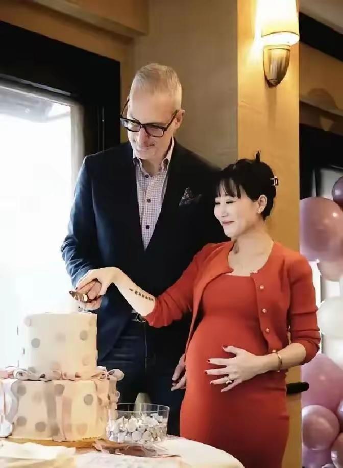 人在美国怀了别人的孩子，转头就跟国内老公离婚，还发长文喊冤说老公先出轨，这操作真