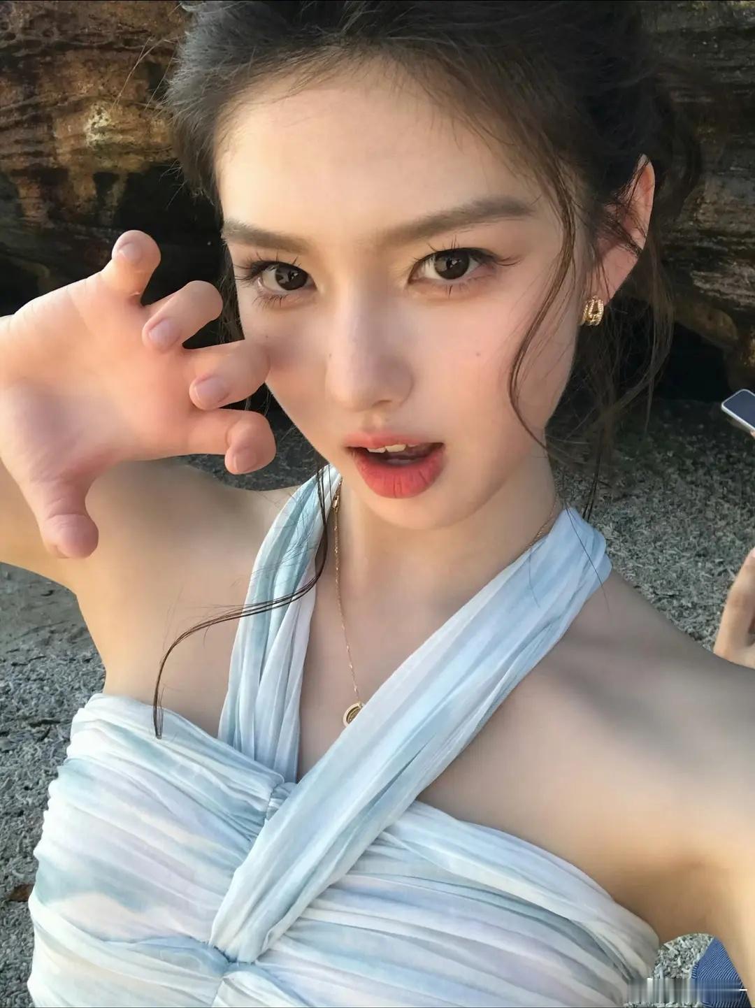 艾米高考完终于营业了，好美萌的宝宝🥰🥰🥰 