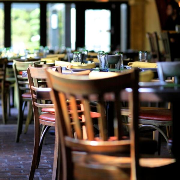 上海“神操作”！6位顾客自带食物，花19元吃完还“怼”老板：你这格局做什么生意？