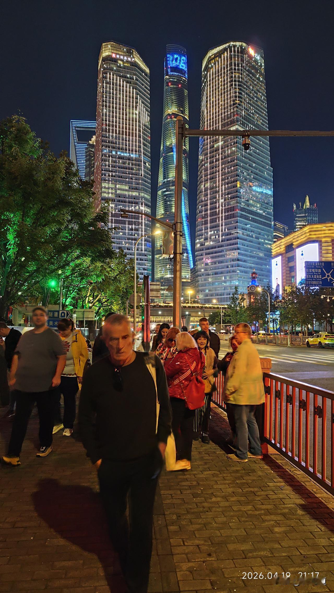 春日生活打卡季上海浦东陆家嘴夜景