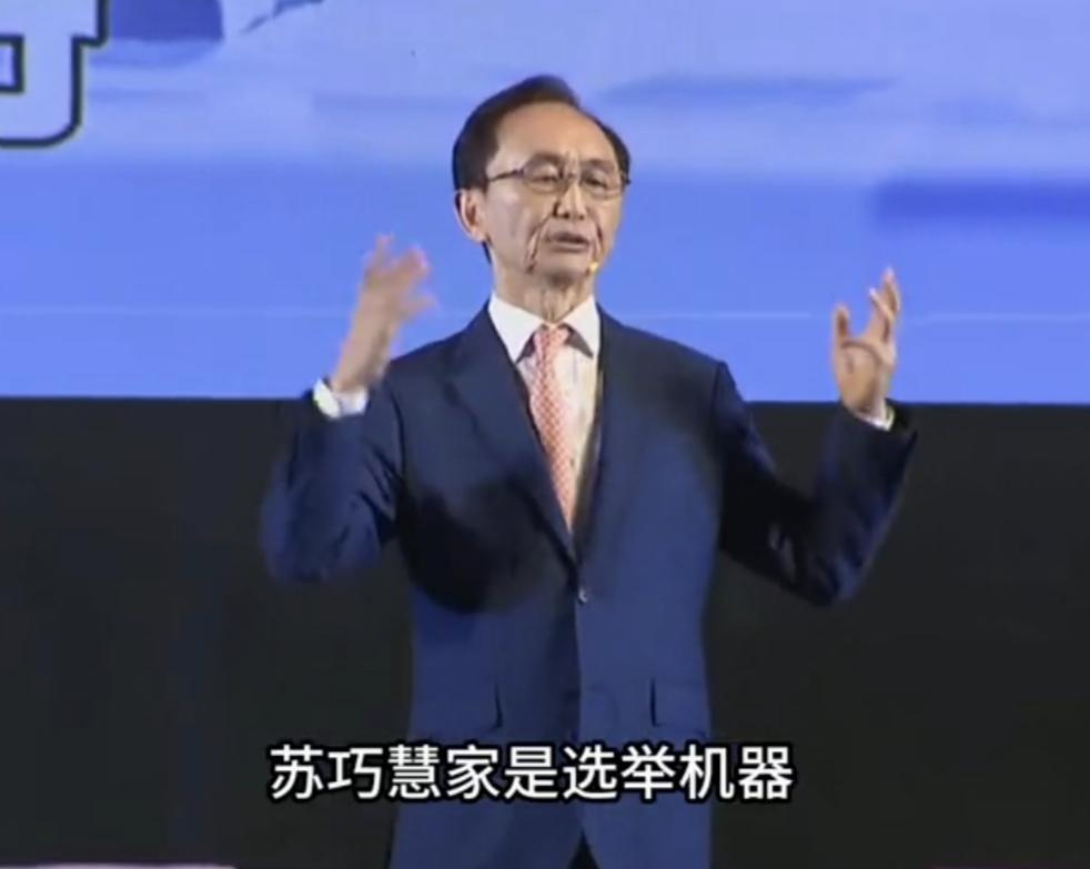 吴子嘉力挺李四川，讨海人的儿子，不该输给政治世家

吴子嘉最近又开炮了。这次他站