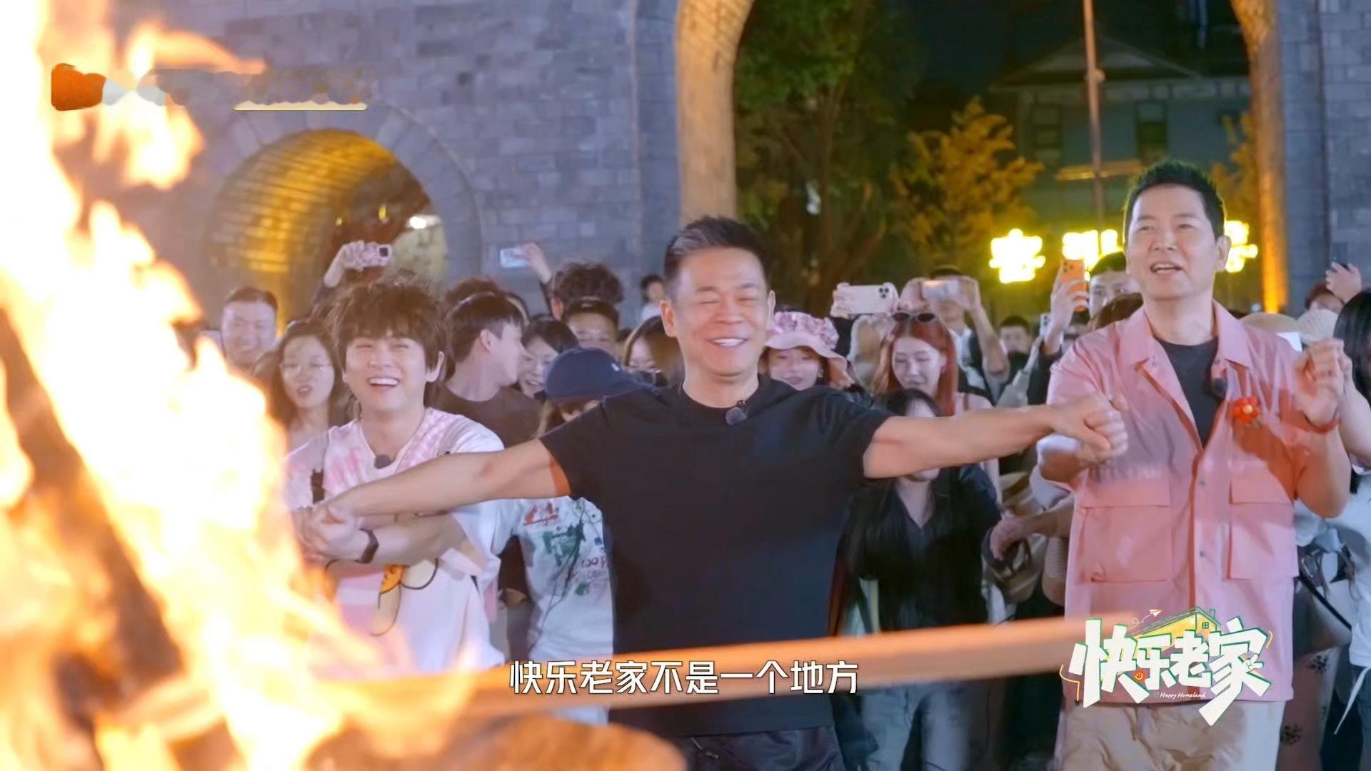 武艺说孙浩对爱情没有经验快乐老家 武艺是长在笑点上了吧！当着面点评孙浩没爱情经验