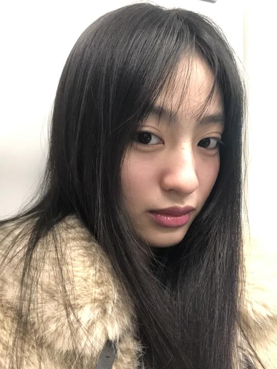 刘海是我自己剪的你们看可不可以呀 😌