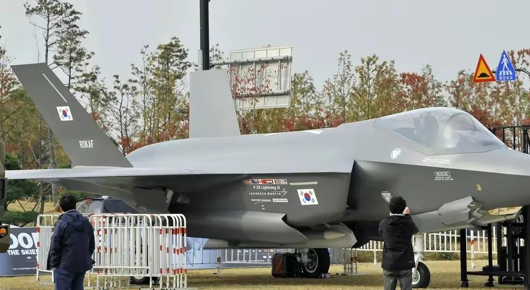 韩国开始频繁试飞自研五代机”KF-21“猎鹰，我觉得大漂亮要小心了，搞不好过几年
