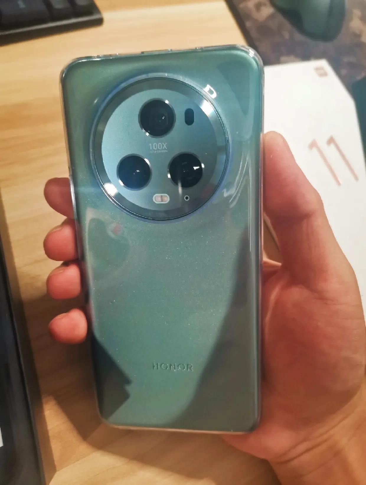 降价后的苹果14 Pro和荣耀Magic5 Pro谁更值得入手？看我给你分析下。