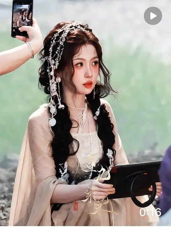 鞠婧祎｜虞书欣｜孟子义古装造型  状态谁赢了 