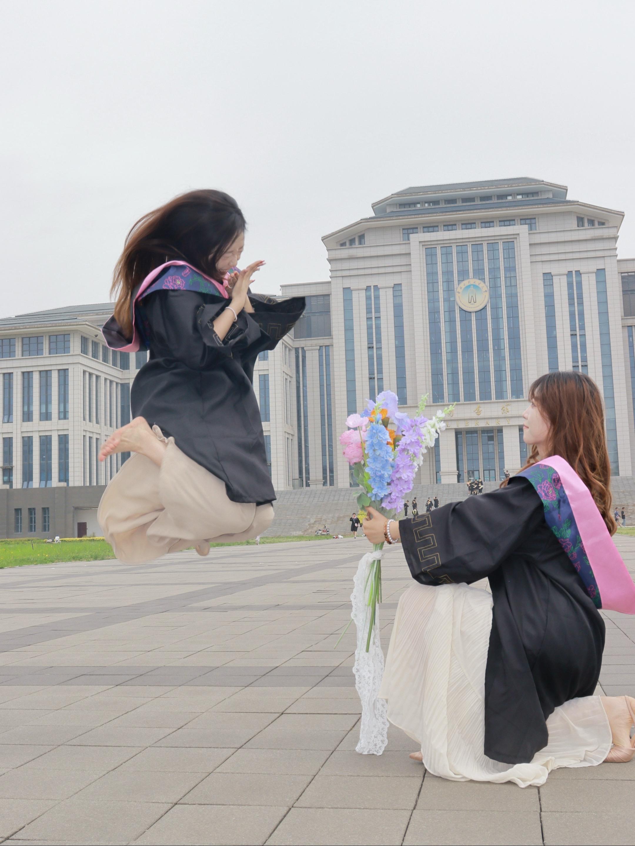 我一读再读 却不得不承认青春是一本仓促的书