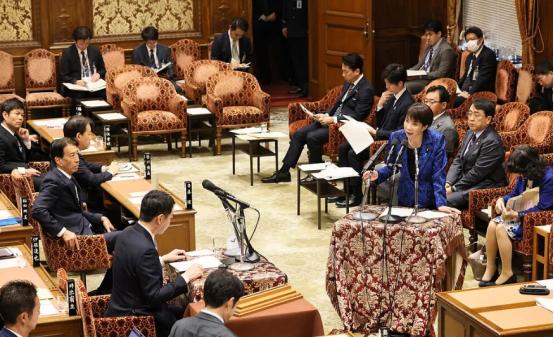 现在中东局势乱成一团，整个亚洲范围内，局势最紧张的两个国家就是菲律宾和日本。咱们