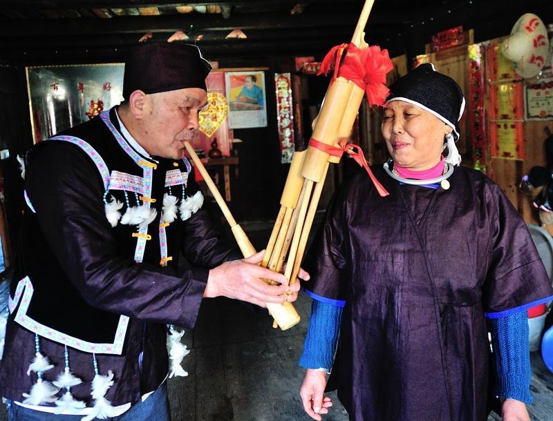 当全国人民还在为工作忙碌时，有个侗寨已经热热闹闹地过年啦！想象一下，一边是写字楼