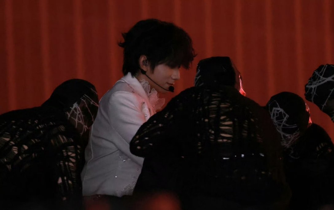 王橹杰这两天嘴角就没下来过吧 又又又在偷笑了 这个暗恋味儿也太浓了~00后新生代