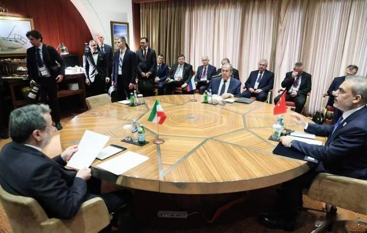 土耳其，伊朗，俄罗斯三家都公开声称，要维护叙利亚的主权尊严和领土完整。正是曾称这