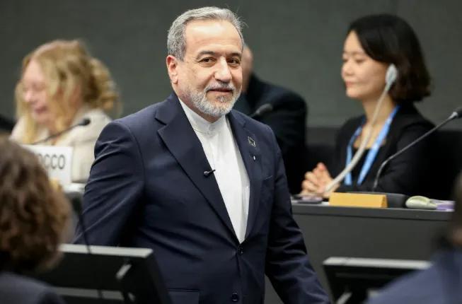 就在停火协议达成前数小时，一幕让世界震惊的画面出现在伊朗境内 
 
真是不讲武德