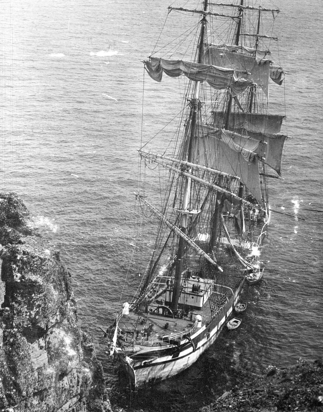 1913年5月23日，英国铁质帆船“克朗代尔”（Cromdale）在浓雾中航行时
