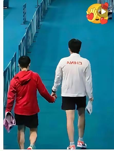 执子之手
与子偕老

牵手一次
守护一生

爱一次就够了
醉一次就不醒了！