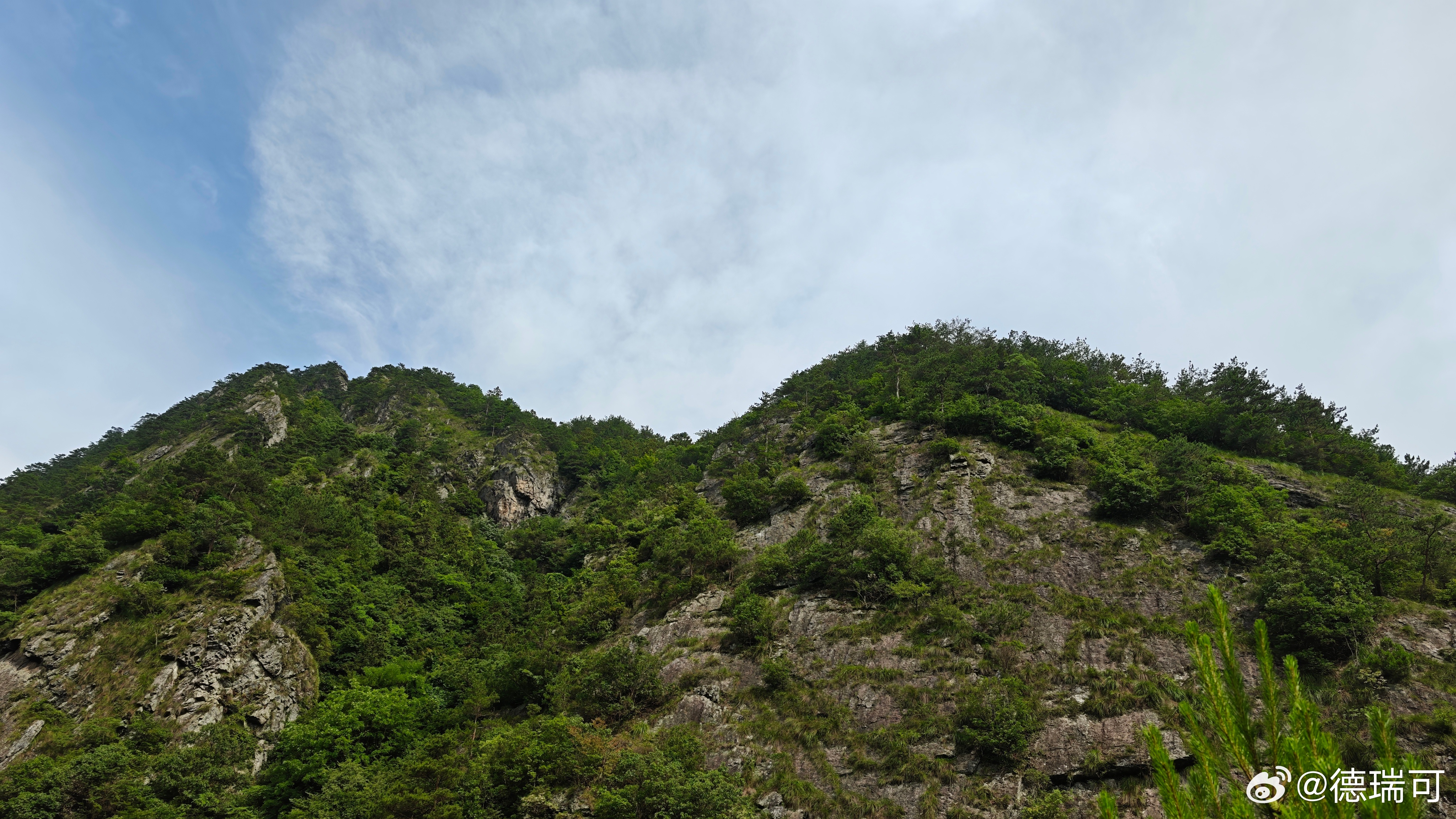 我见青山多妩媚，料青山见我应如是 