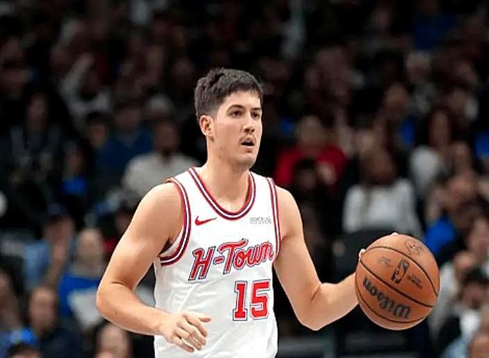 火箭拼了一整场，最后五分钟却像断电，一分没得。
 
篮板多16个，出手多15次，