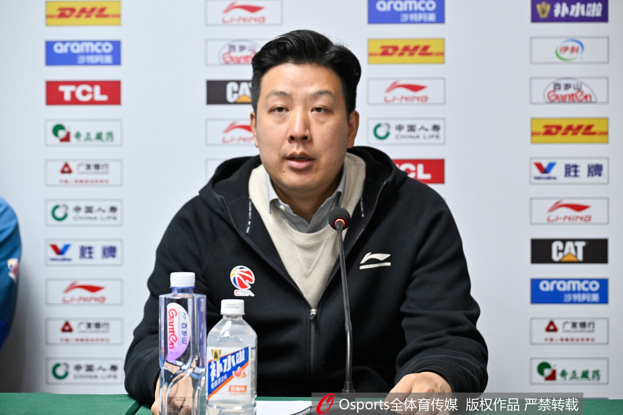 四川主帅：我不称职没带队走出困境 球队还有人坚守就不会倒下