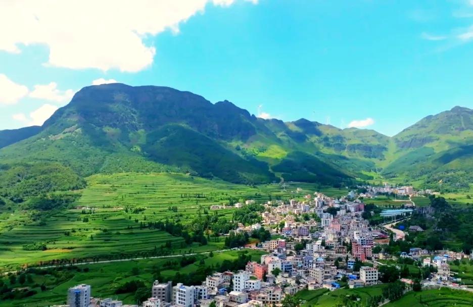 【游客为什么愿意去乌蒙大草原景区——最核心的是被它“凉爽的气候、独特的自然景观等